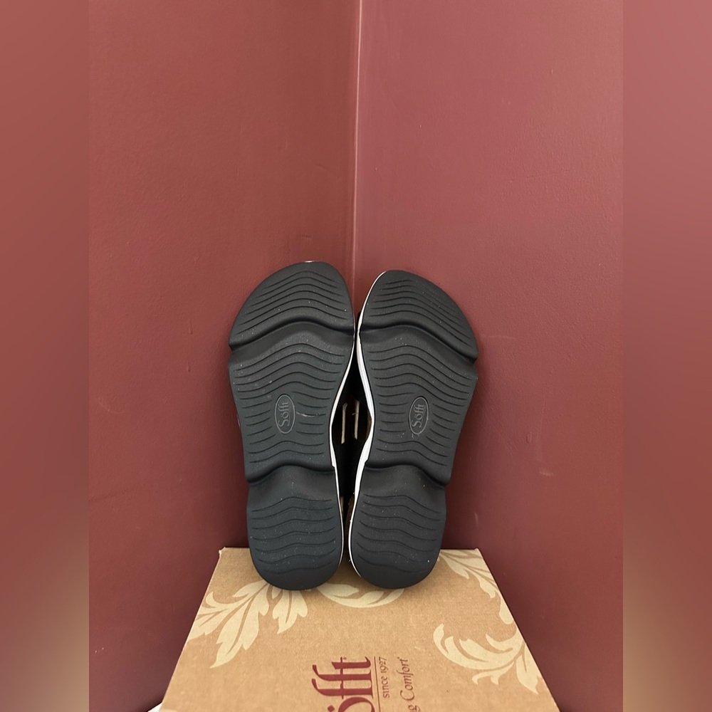 Sofft Black and Tan Platform Sandals - Picture 6 of 6